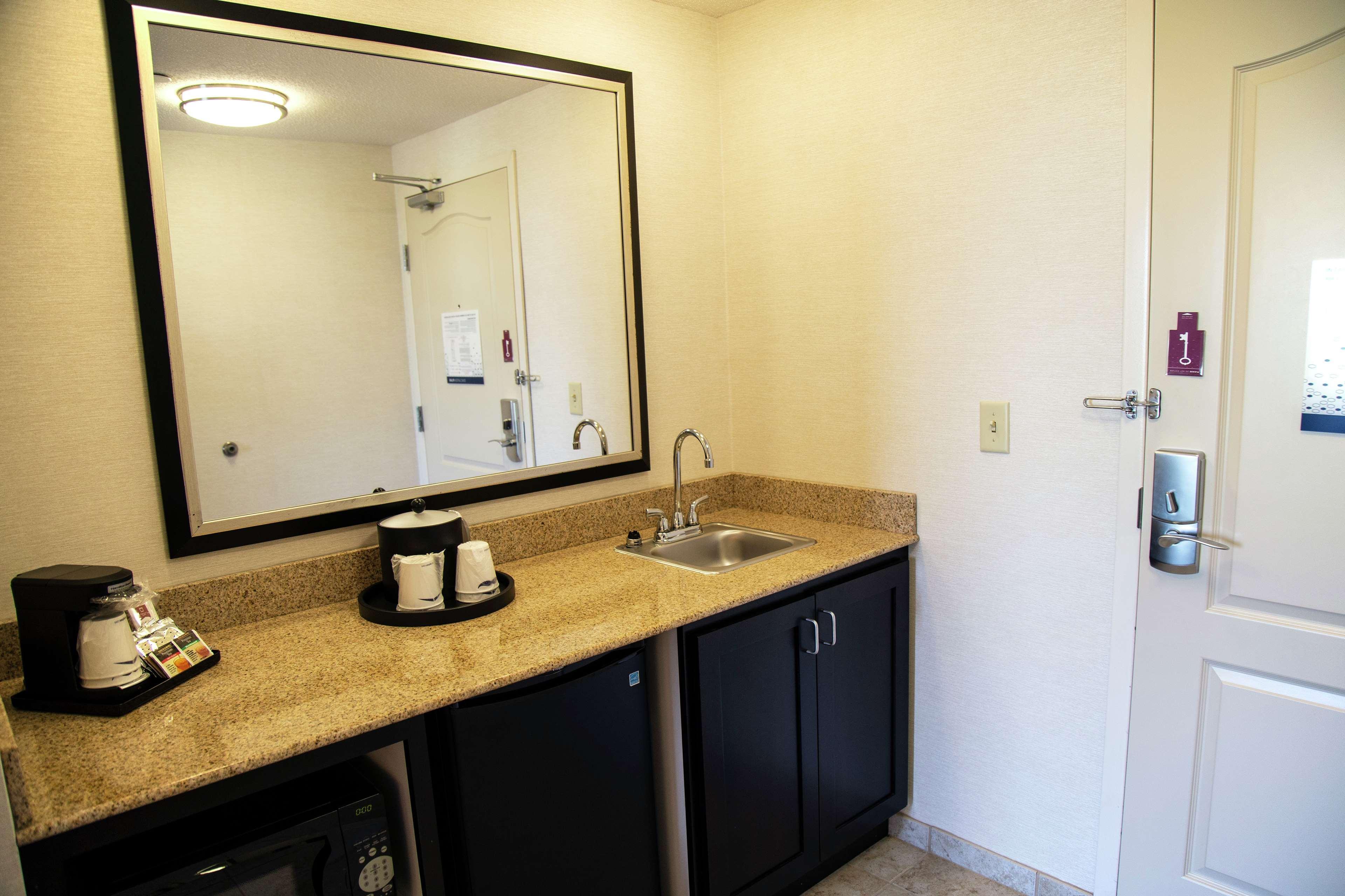 Hampton Inn & Suites Sharon West Middlesex Exterior foto